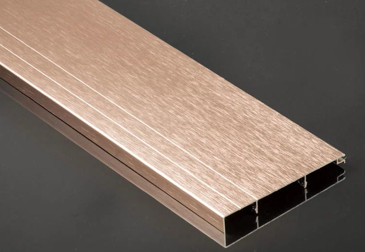La superficie del cepillo modifica el perfil extruido para requisitos particulares de aluminio del color metálico dorado